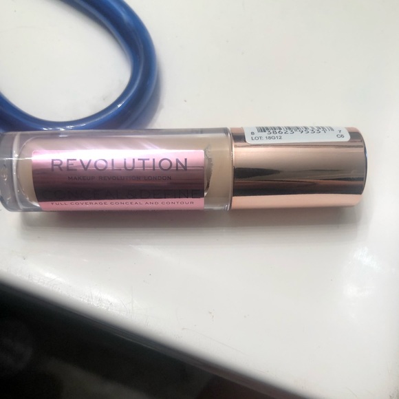 Makeup Revolution Conceal & Contour in shade C6 - Picture 1 of 2
